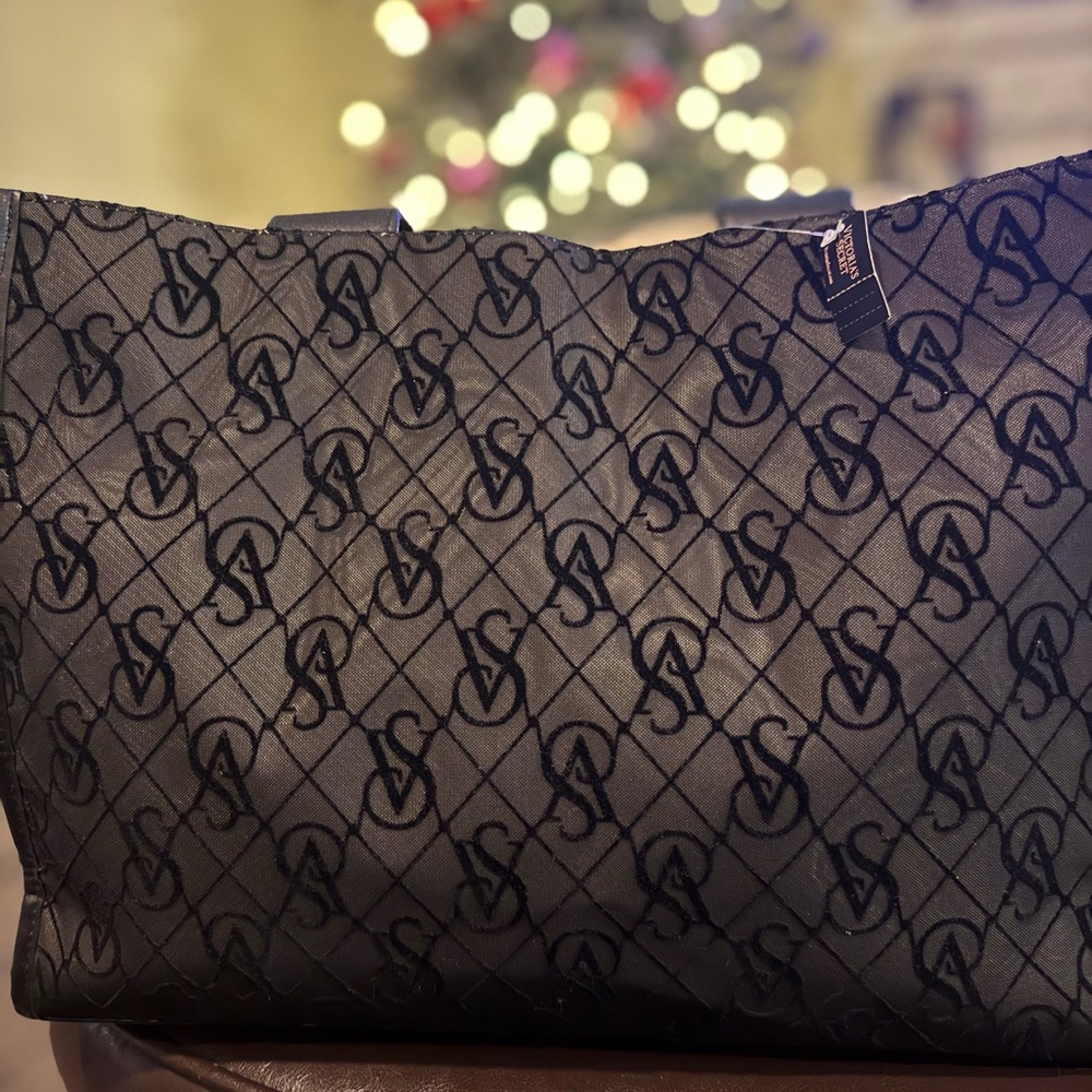 New Victoria’s Secret Black Tan Quilted Mesh Monogram Tote Bag Signature VS Logo - Picture 5 of 10
